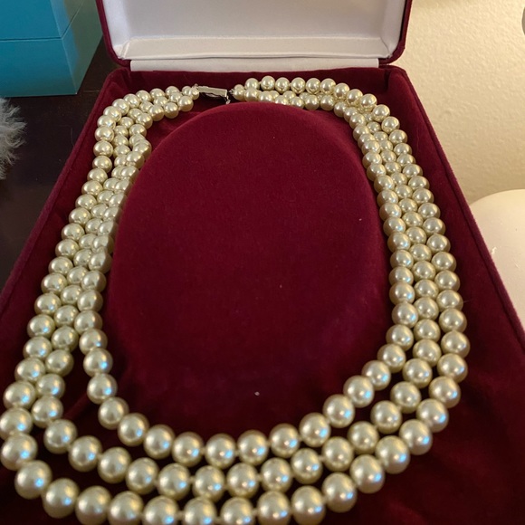 Cameron and Kross Jackie O pearls - Picture 2 of 4